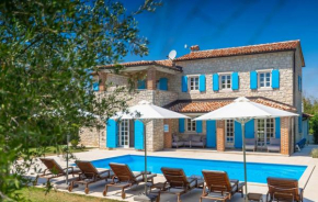 Rustic Villa Peran with outdoor pool in Tinjan